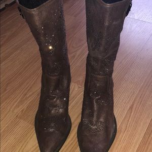 Brown cowgirl boots